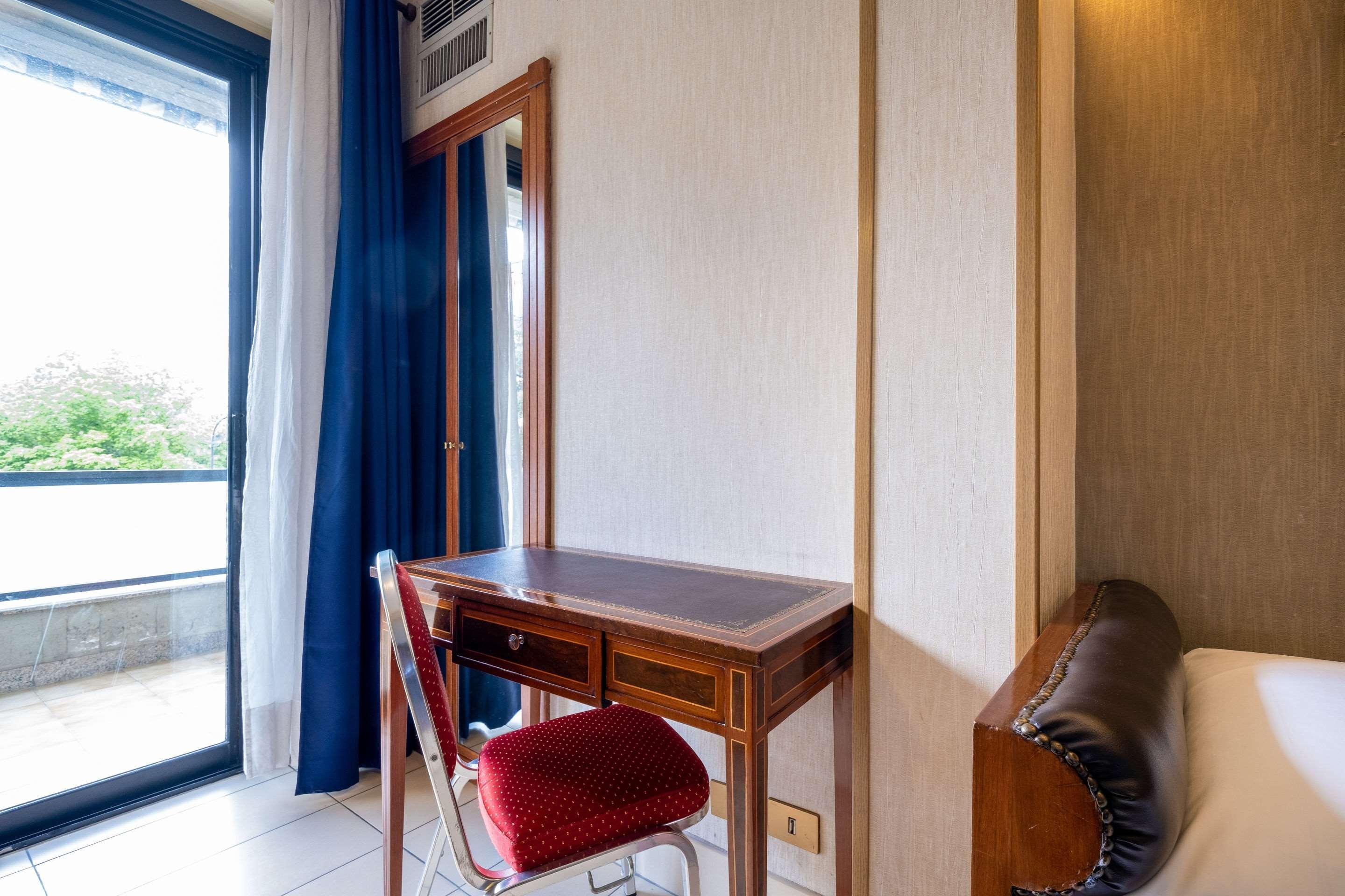 Quality Hotel Rouge Et Noir Rom Exteriör bild